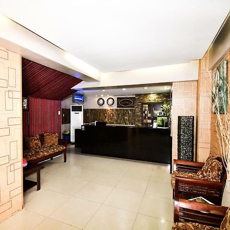 Casa Blanca Apartment Манила Екстериор снимка