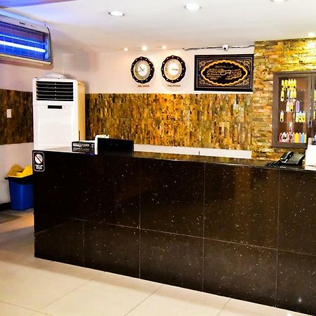 Casa Blanca Apartment Манила Екстериор снимка