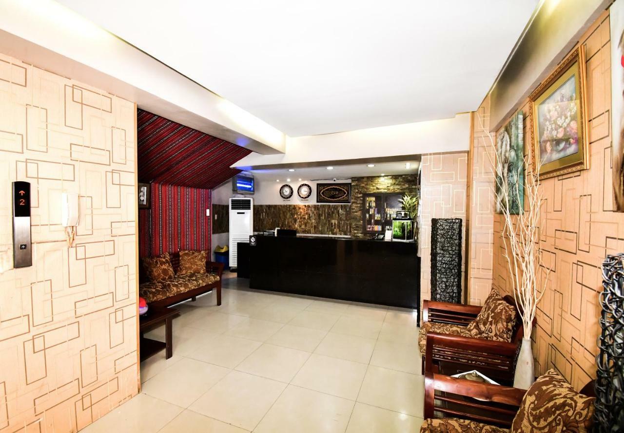 Casa Blanca Apartment Манила Екстериор снимка