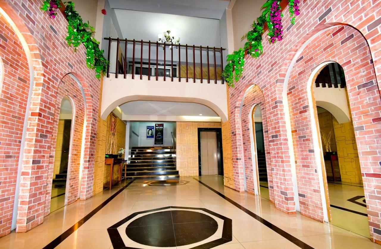 Casa Blanca Apartment Манила Екстериор снимка