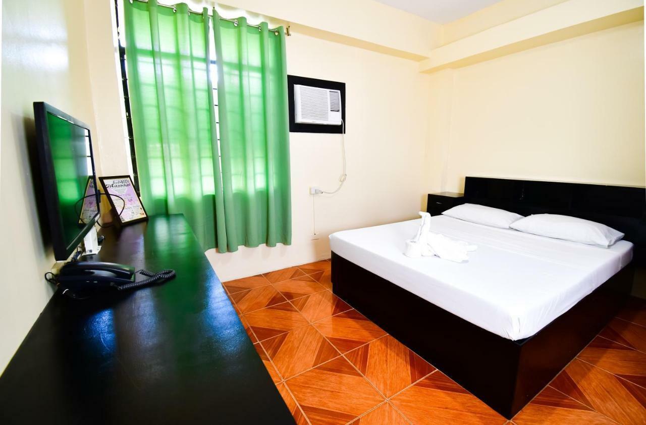 Casa Blanca Apartment Манила Екстериор снимка