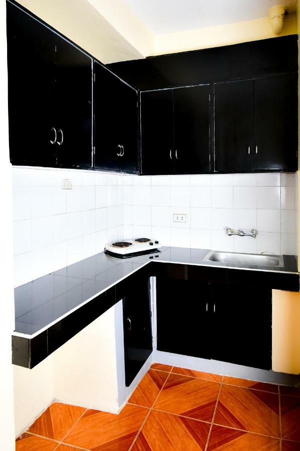 Casa Blanca Apartment Манила Екстериор снимка